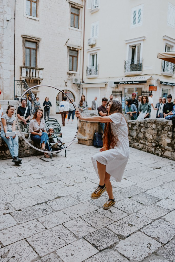 Split Calling - Letters to the neighbourhood